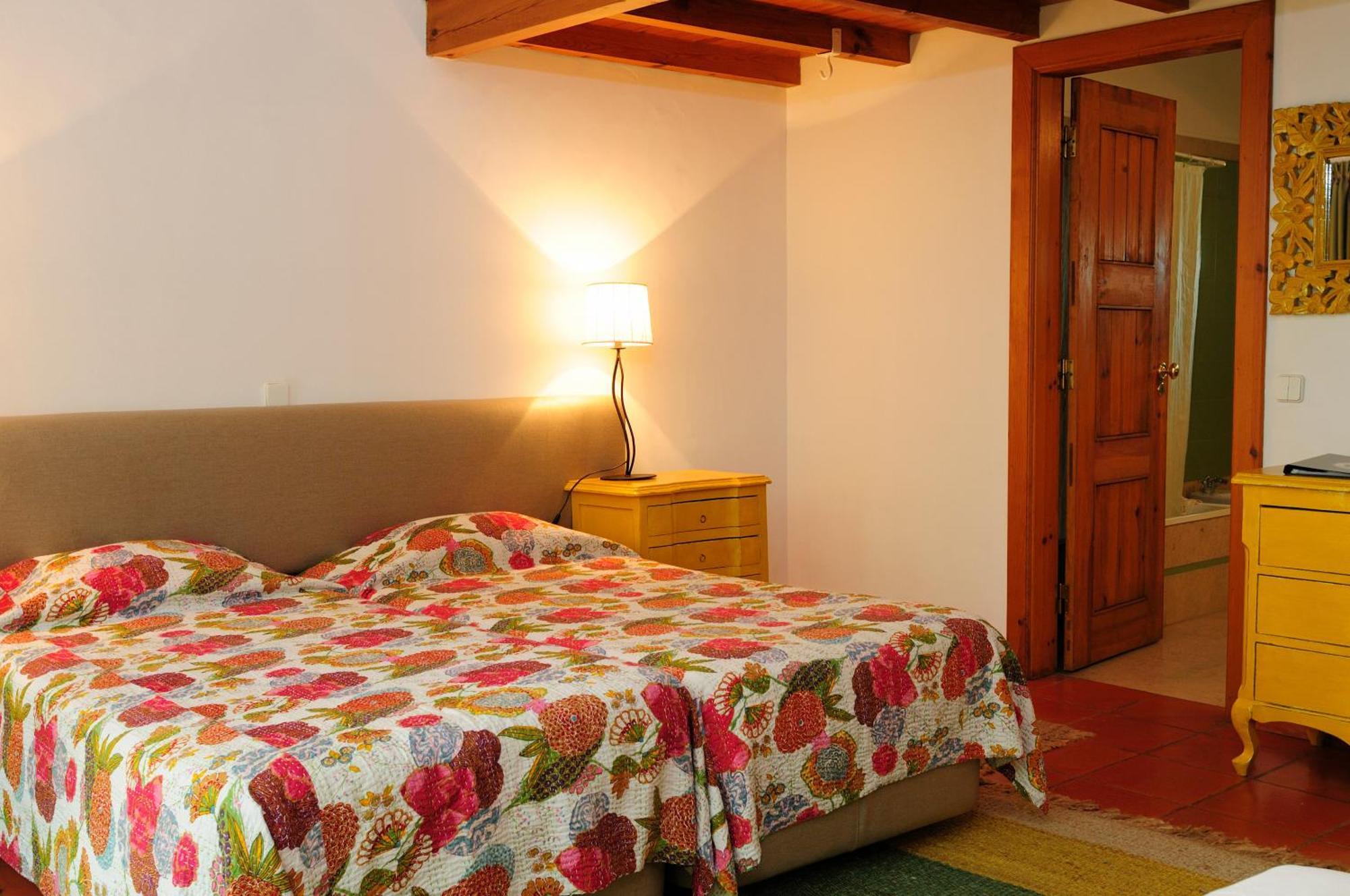 Casa Do Foral Guest House Rio Maior Ruang foto
